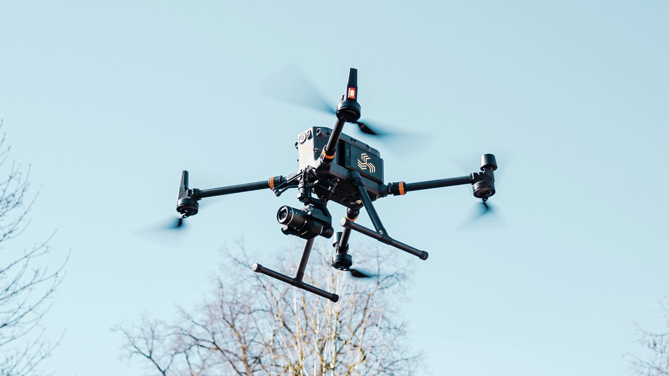 Droonid on vaid üks osa suuremast, neljandast tööstusrevolutsioonist. Neljandat tööstusrevolutsiooni võib määratleda, kui füüsiliste, digitaalsete ja bioloogili